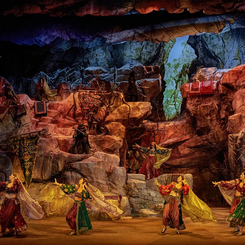 Cena temática en el parque